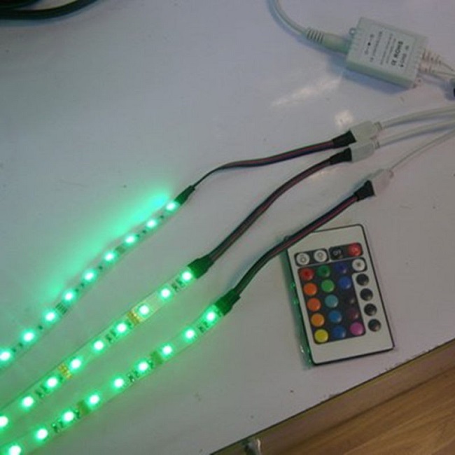 Konektor k LED páskům RGB rozbočovač 1/4