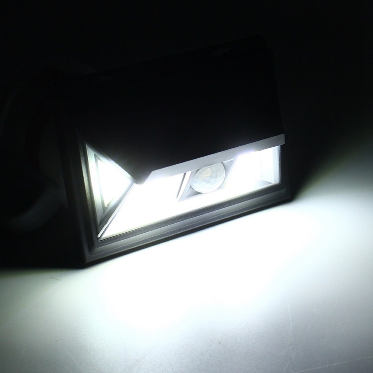 Solar COB-76/2 Solární nástěnné světlo s PIR čidlem 76x LED set 2 kusů